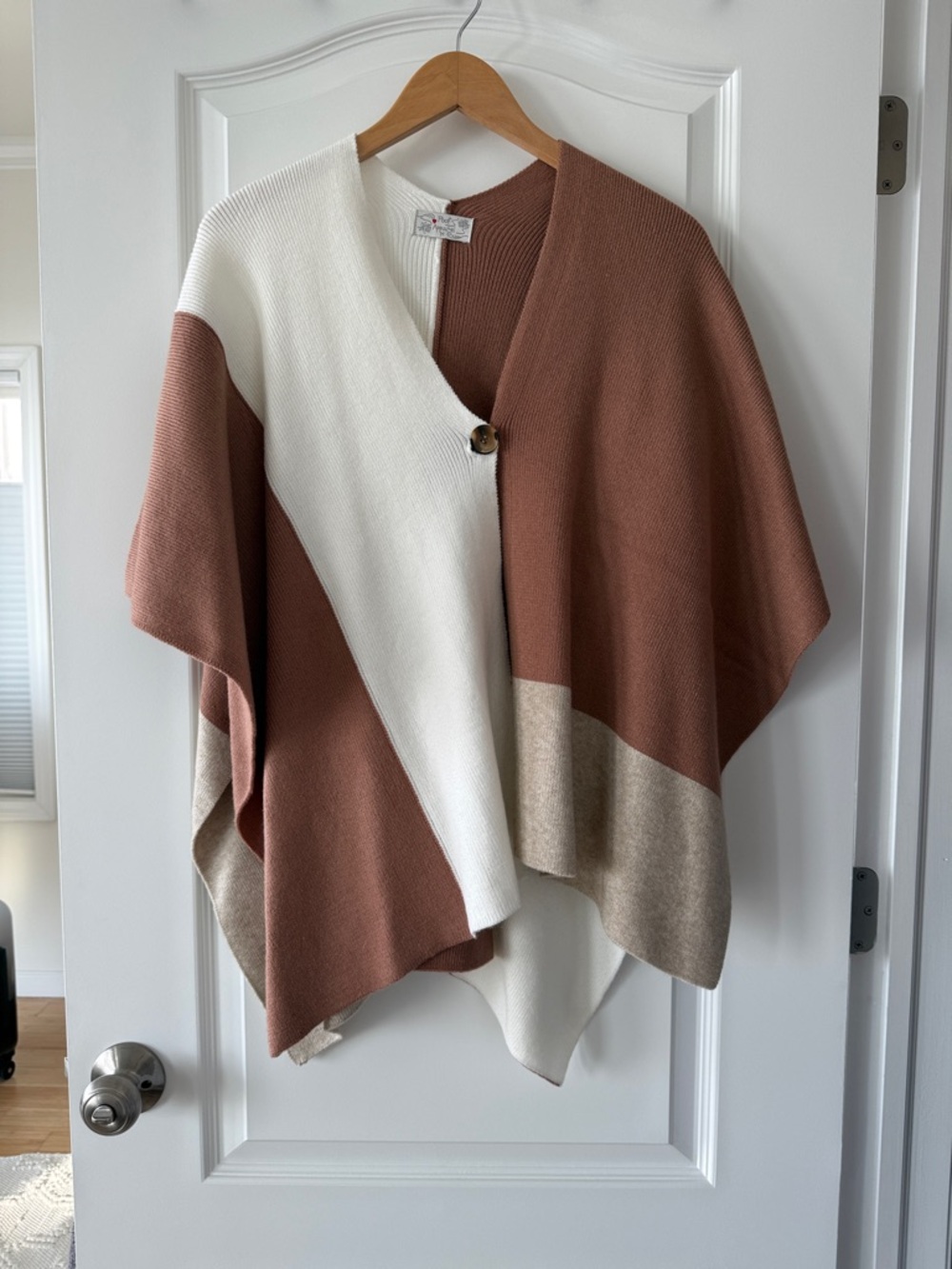 Tri-Tone Knit Poncho Wrap - White, Brown & Tan